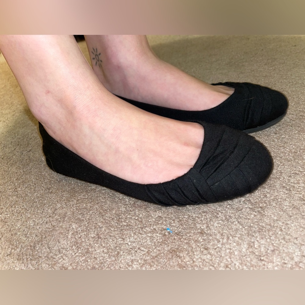 American eagle slip on classy black flats